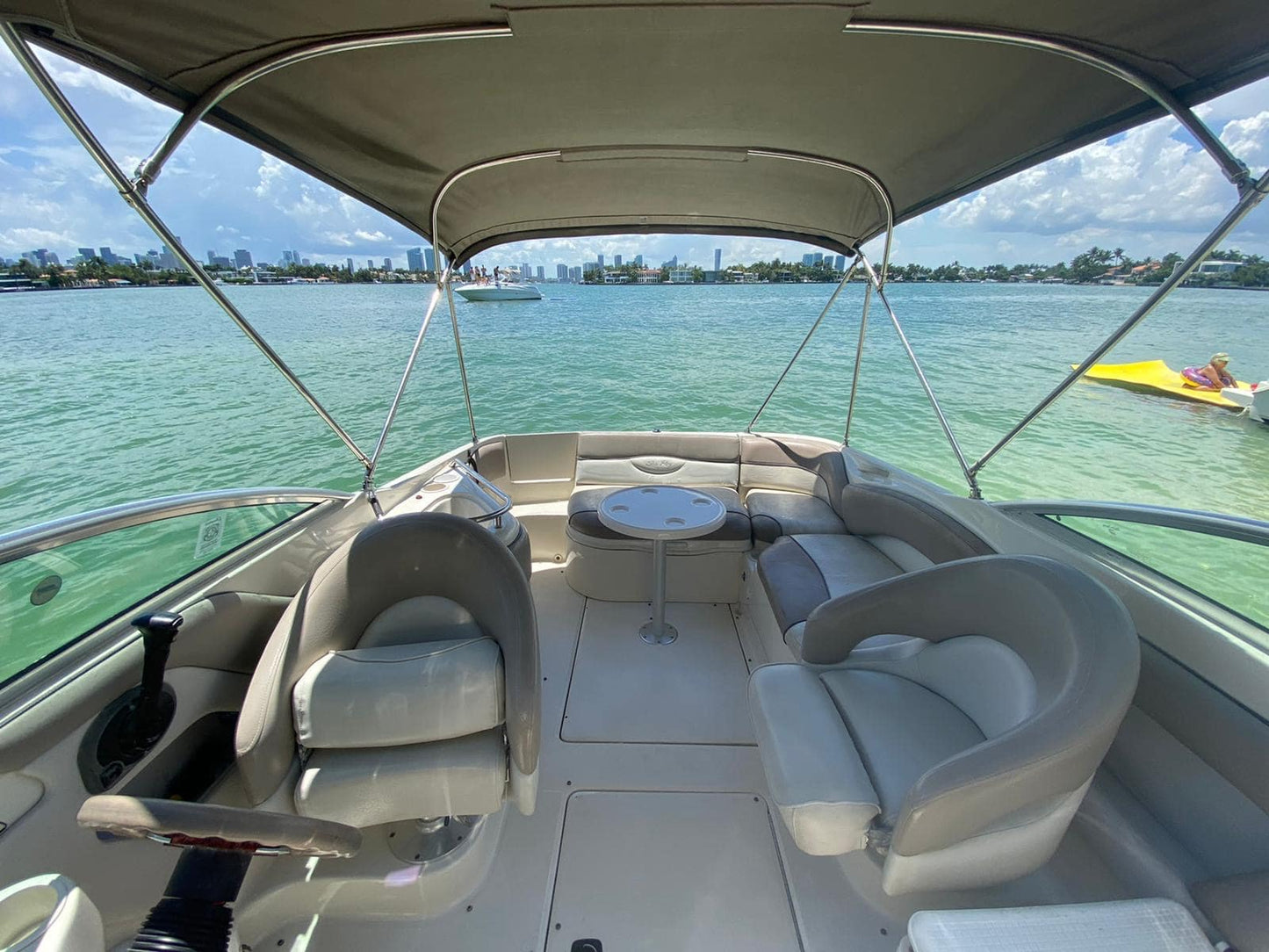 26' Sea Ray Sundancer Nautica Boat - Smaller Miami Yacht Day Vessel for your event