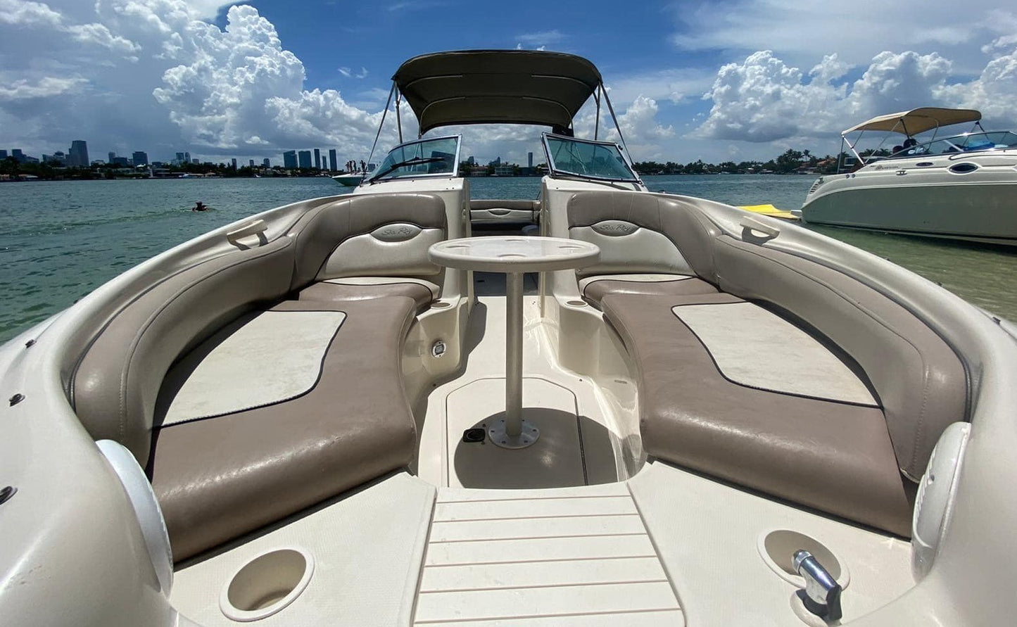 26' Sea Ray Sundancer Nautica Boat - Smaller Miami Yacht Day Vessel for your event