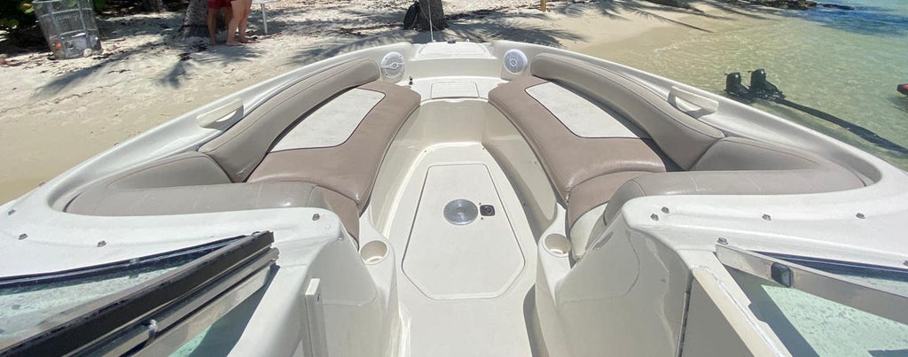 26' Sea Ray Boat for your Booking! Smaller Miami Yacht Day Vessel for your event