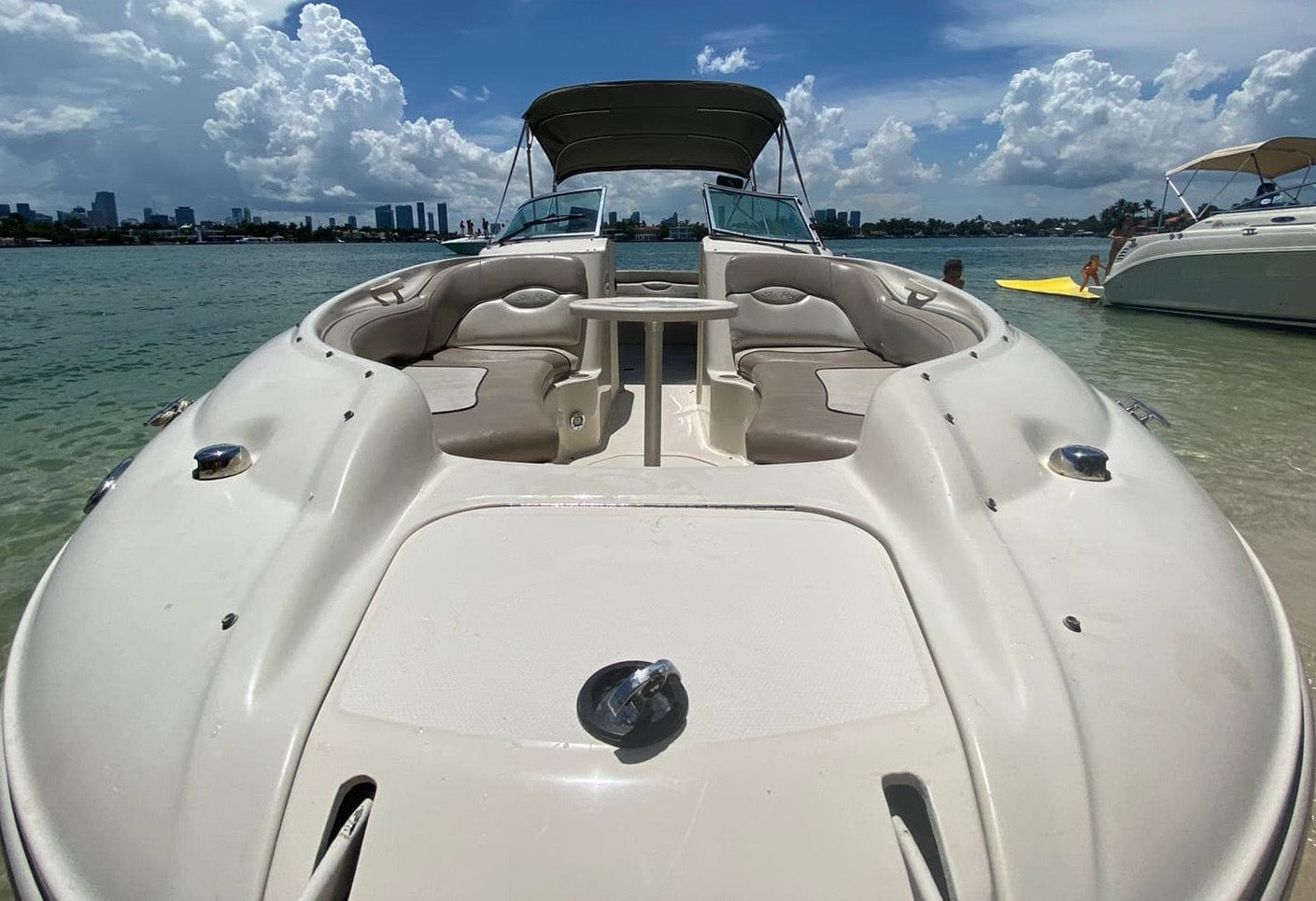 26' Sea Ray Sundancer Nautica Boat - Smaller Miami Yacht Day Vessel for your event