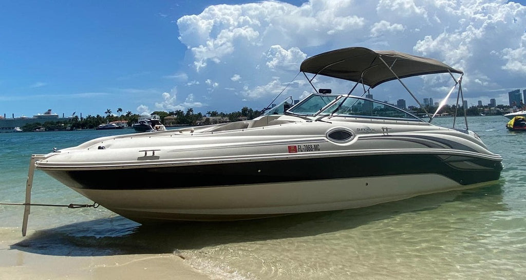 26' Sea Ray Boat for your Booking! Smaller Miami Yacht Day Vessel for your event