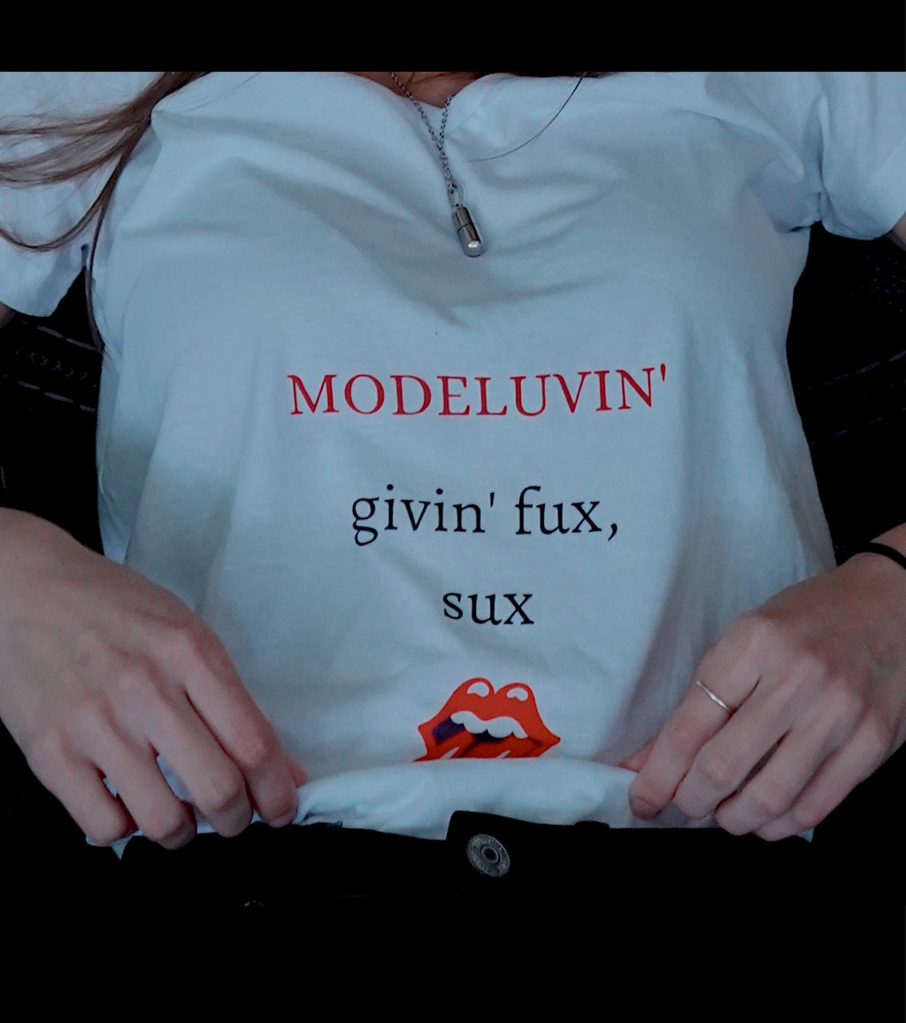 Givin' F's Sux, rockin' ROLLING Stones TONGUE. v-neck Modeluvin' T shirt.szn1ep1