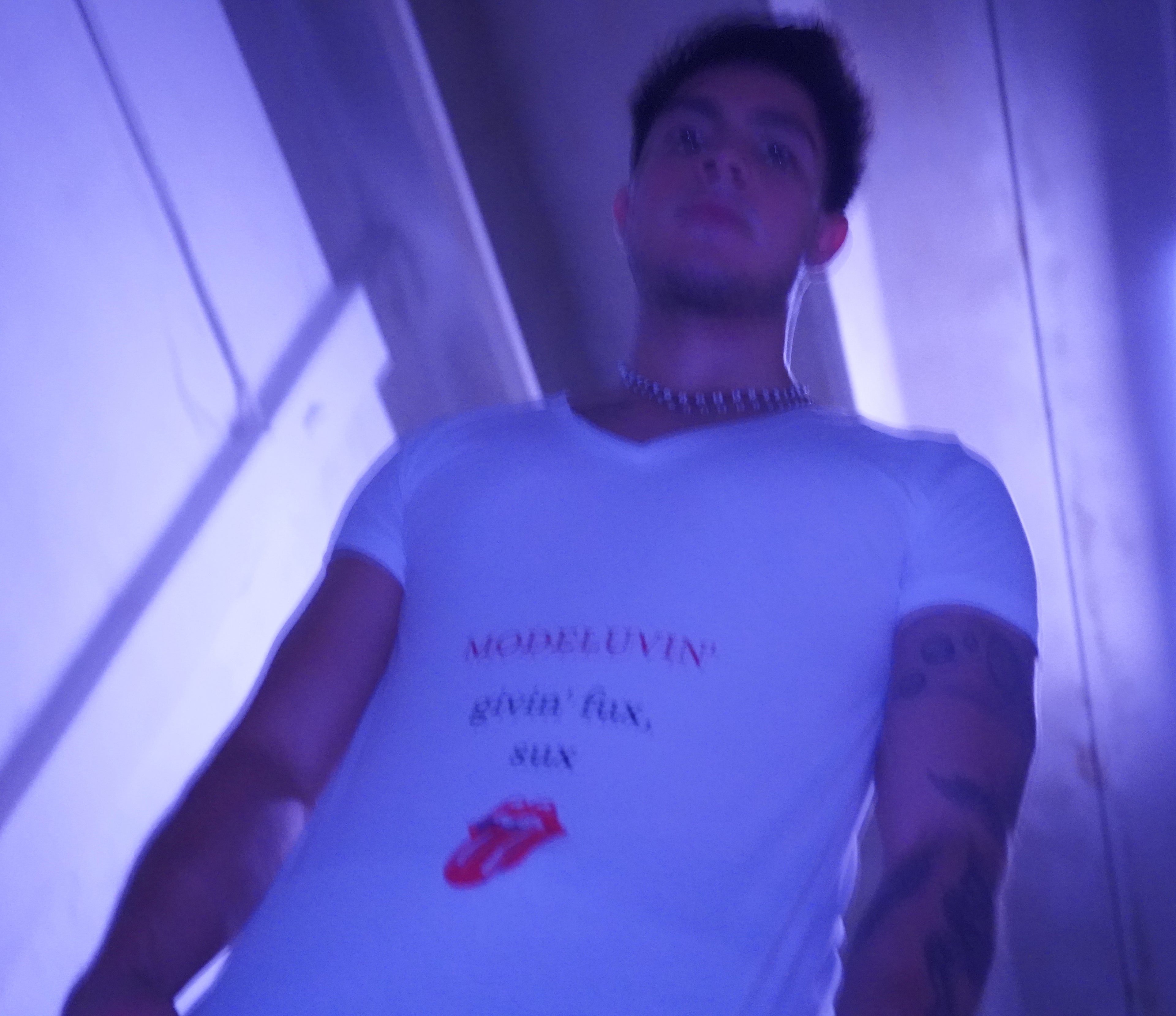 Givin' F's Sux, rockin' ROLLING Stones TONGUE. v-neck Modeluvin' T shirt.szn1ep1